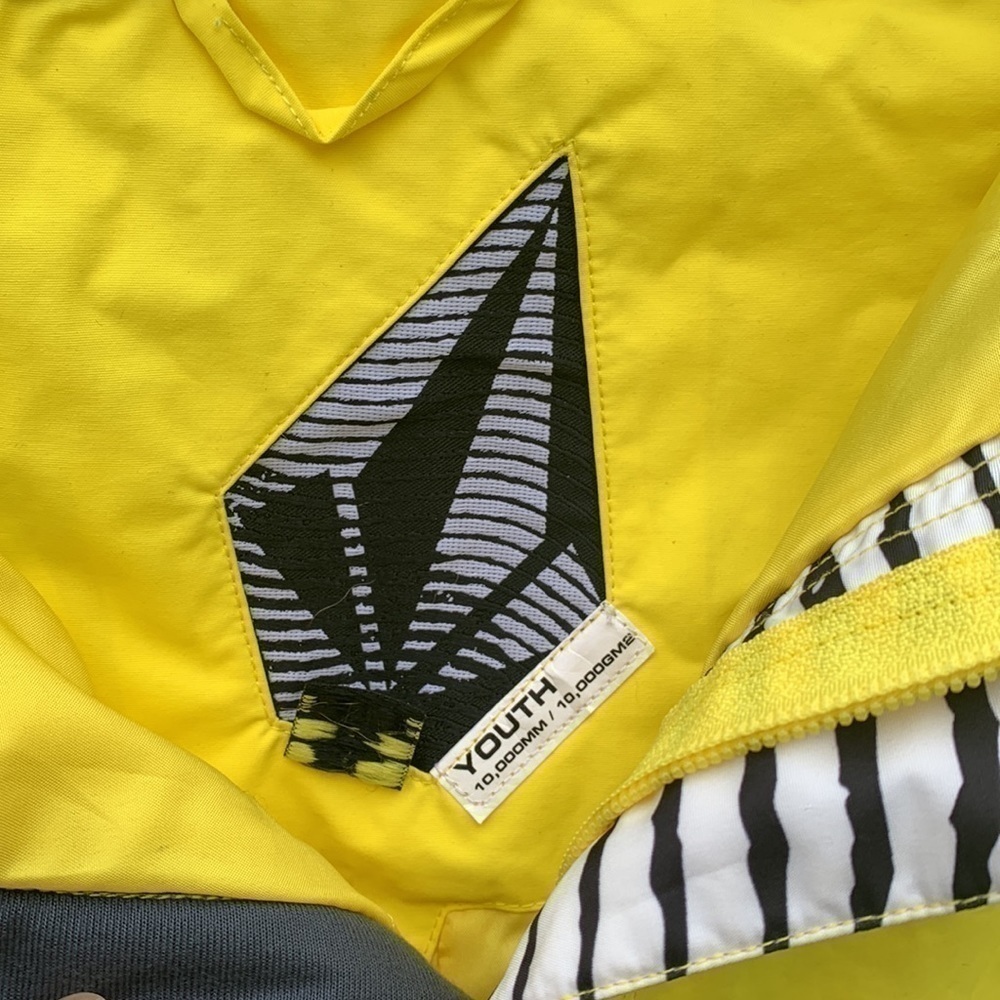 Volcom Youth Snowboard Pants - Picture 6 of 17